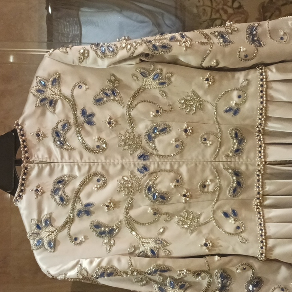 VICTORIA ROYAL LTD GOWN SIZE 10 - Picture 11 of 17